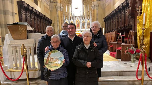 L'Assessore Della Gatta con le Suore della Congregazione Figlie della Croce