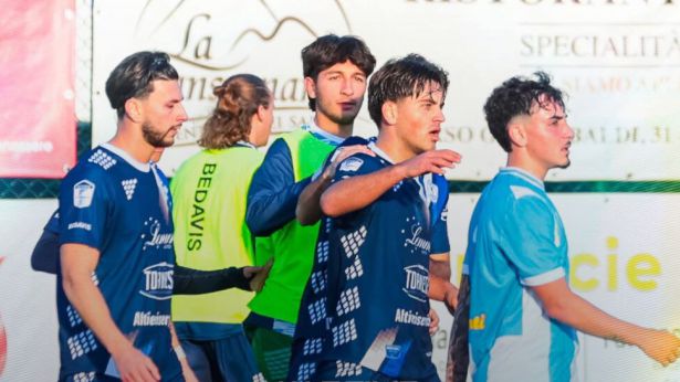 La gioia dei calciatori della Bacigalupo