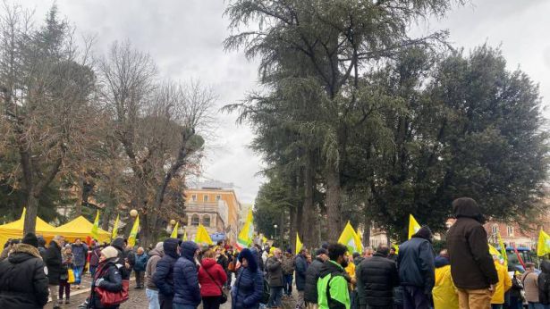 L'Aquila: agricoltori davanti al Consiglio Regionale