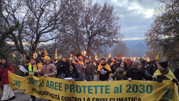 Bomba: la fiaccolata di protesta