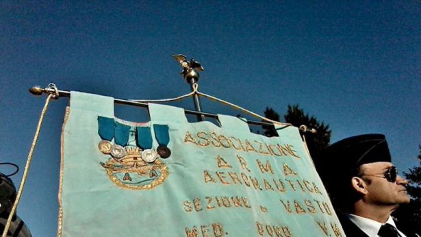 Il labaro della sezione di Vasto dell'Aeronautica Militare