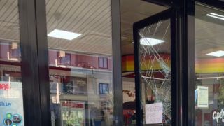 La vetrina spaccata dai ladri