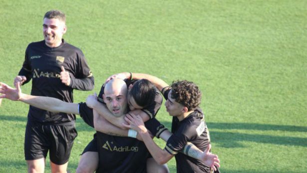 La gioia dei calciatori del San Salvo