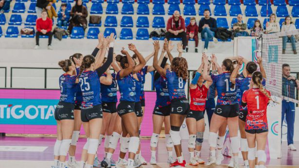 Le atlete della Tenaglia Abruzzo Altino Volley