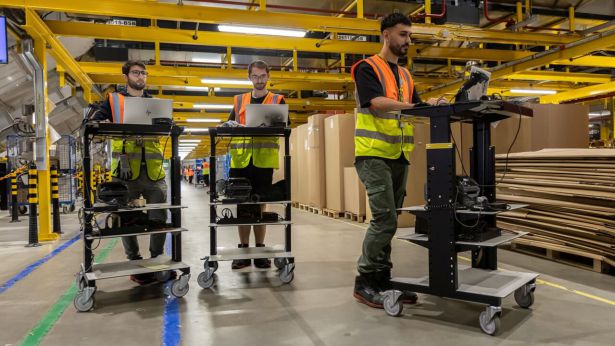 Visual Amazon Happy Trainee