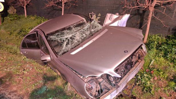 Paglieta: la Mercedes finita fuori strada