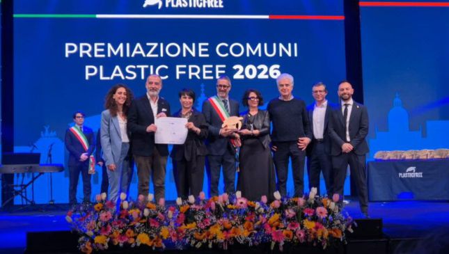 L'assessore Gabriele Barisano ritira il Premio