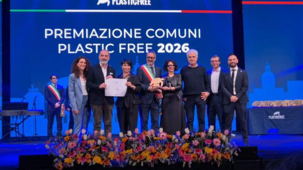 L'assessore Gabriele Barisano ritira il Premio
