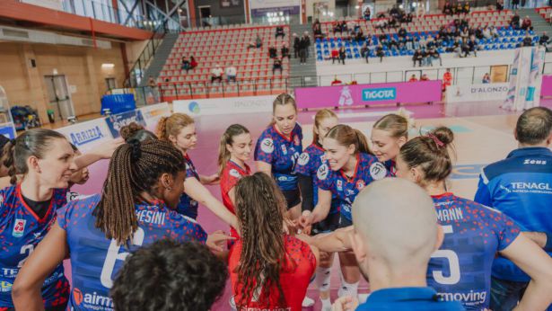 Le atlete della Tenaglia Abruzzo Altino Volley