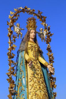 La statua della Madonna Incoronata