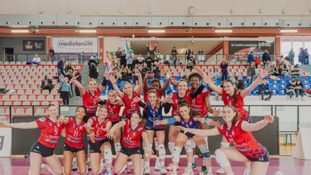 Le atlete della Tenaglia Abruzzo Altino Volley