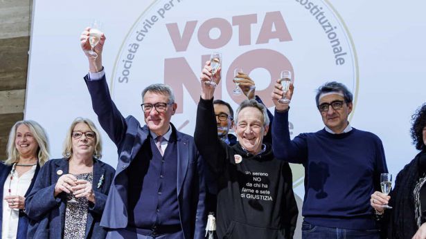 I festeggiamenti per la vittoria del NO