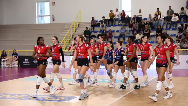 Le atlete della Tenaglia Abruzzo Altino Volley
