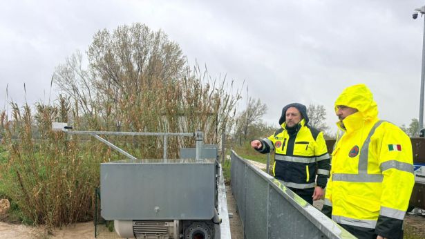 Il sindaco Fabio Adezio con il coordinatore della Protezione Civile, Domenico Monaco