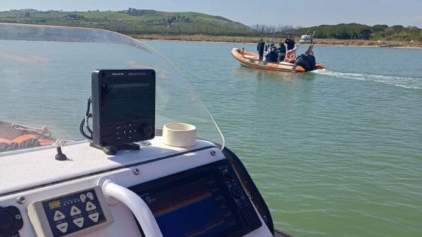 Le ricerche in mare dell'uomo scomparso