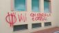 Le pareti della Scuola Bachelet imbrattate