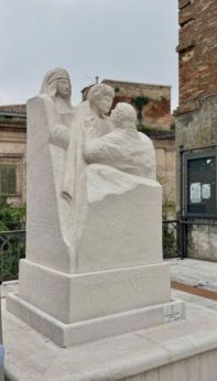 Monteodorisio: il monumento dedicato a Dante, Sordello e Virgilio
