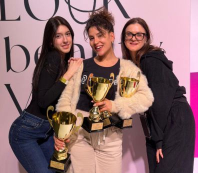 Melissa Monaco al centro nella foto