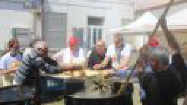 San Salvo: la cottura delle "sagnitelle"