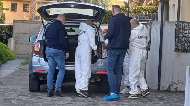 I tecnici della Scientifica intervenuti