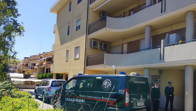 Il mezzo degli uomini del RIS