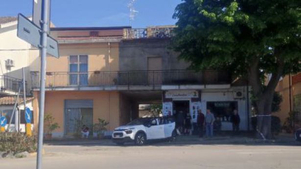 L'auto finita fuori strada a Miracoli di Casalbordino