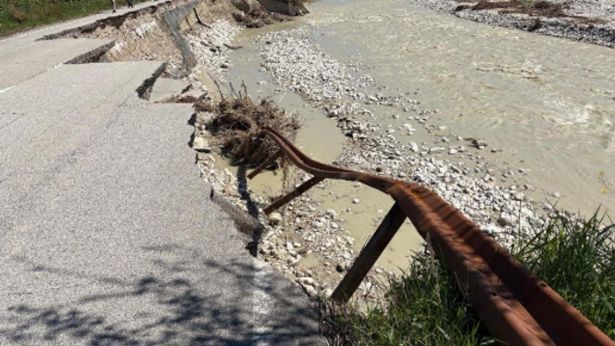 La Fondo Valle Treste distrutta dalla forza dell'acqua
