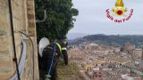 Chieti: i Vigili del Fuoco in azione sul campanile di San Giustinoi