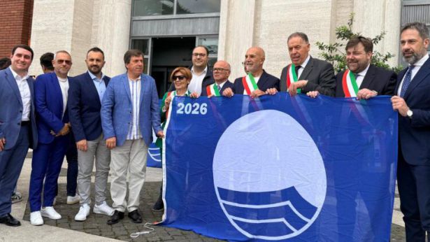Roma: i rappresentanti dei Comuni Abruzzesi ritirano la Bandiera Blu