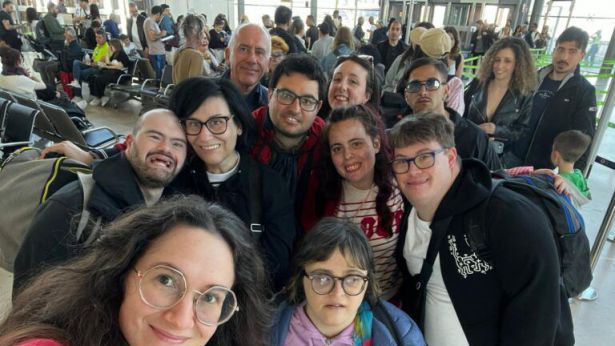 I ragazzi dell'ANFFAS all'aeroporto di Pescara