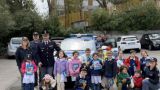 I giovani alunni in visita al Commissariato della Polizia di Stato