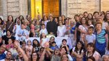 Don Domenico Spagnoli circondato dall'affetto dei suoi parrocchiani