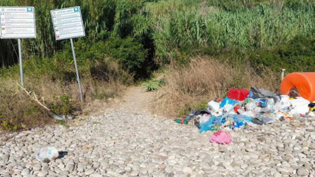 Vasto: rifiuti abbandonati a San Nicola della Meta