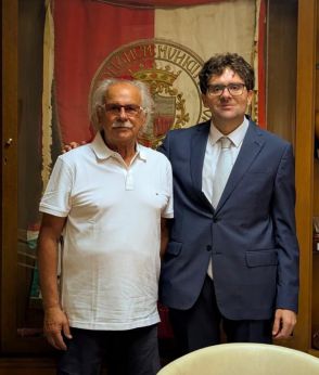 Enzo Costantino con il Sindaco Menna