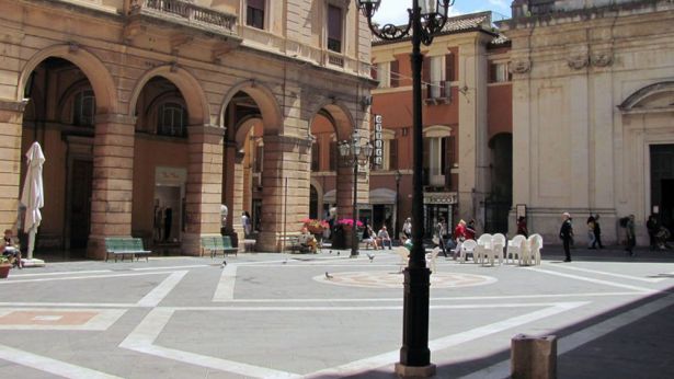 Chieti: piazza Giambattista Vico