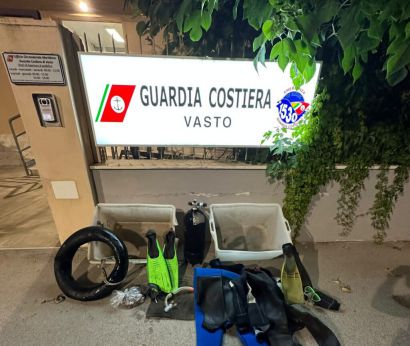 Attrezzatura sequestrata dalla Guardia Costiera