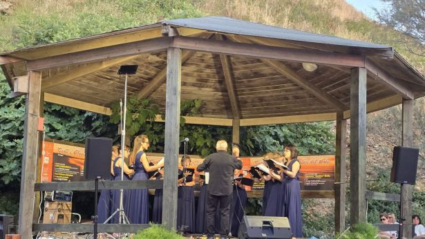 "Canti e musica al calar del sole"