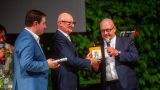 La cnsegna del Premio Silvio Petroro al prof. Domenico Genovesi