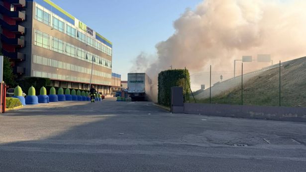 Una immagine della zona dove si è sviluppato l'incendio