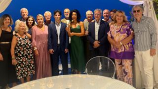 Il giovane studente Francesco d'Isernia con i membri del Rotary Club