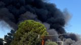 Cupello: il capannone avvolto dalle fiamme