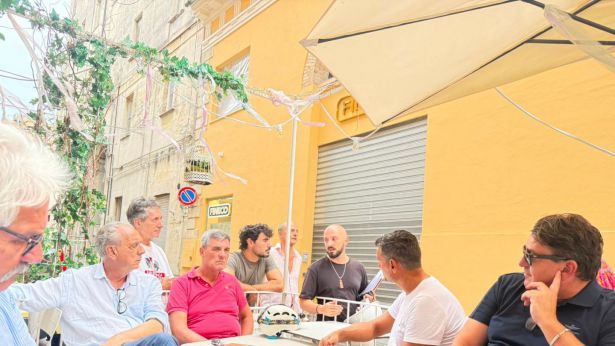Il Sindaco Legnini con i tecnici comunali