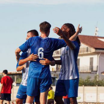 San Salvo: la gioia dei calciatori biancoazzurri