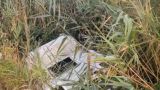 La barca trovata in campagna in mezzo al verde