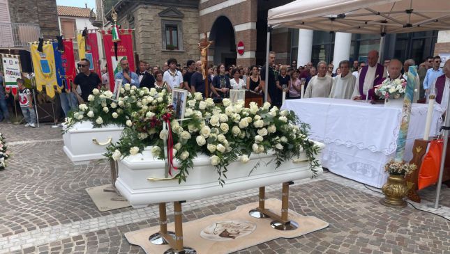 I funerali di Claudio e Annabella