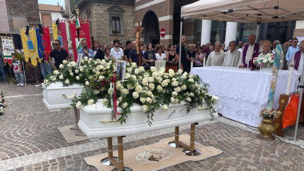 I funerali di Claudio e Annabella
