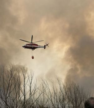 L'elicottero dei Vigili del Fuoco in azione