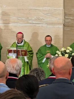 Il nuovo parroco don Massimiliano Dragani con mons. Bruno Forte