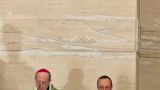 Il nuovo parroco don Massimiliano Dragani con mons. Bruno Forte