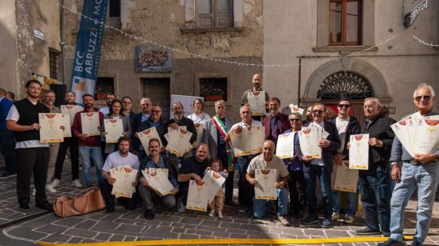 Tornareccio: i produttori di miele premiati